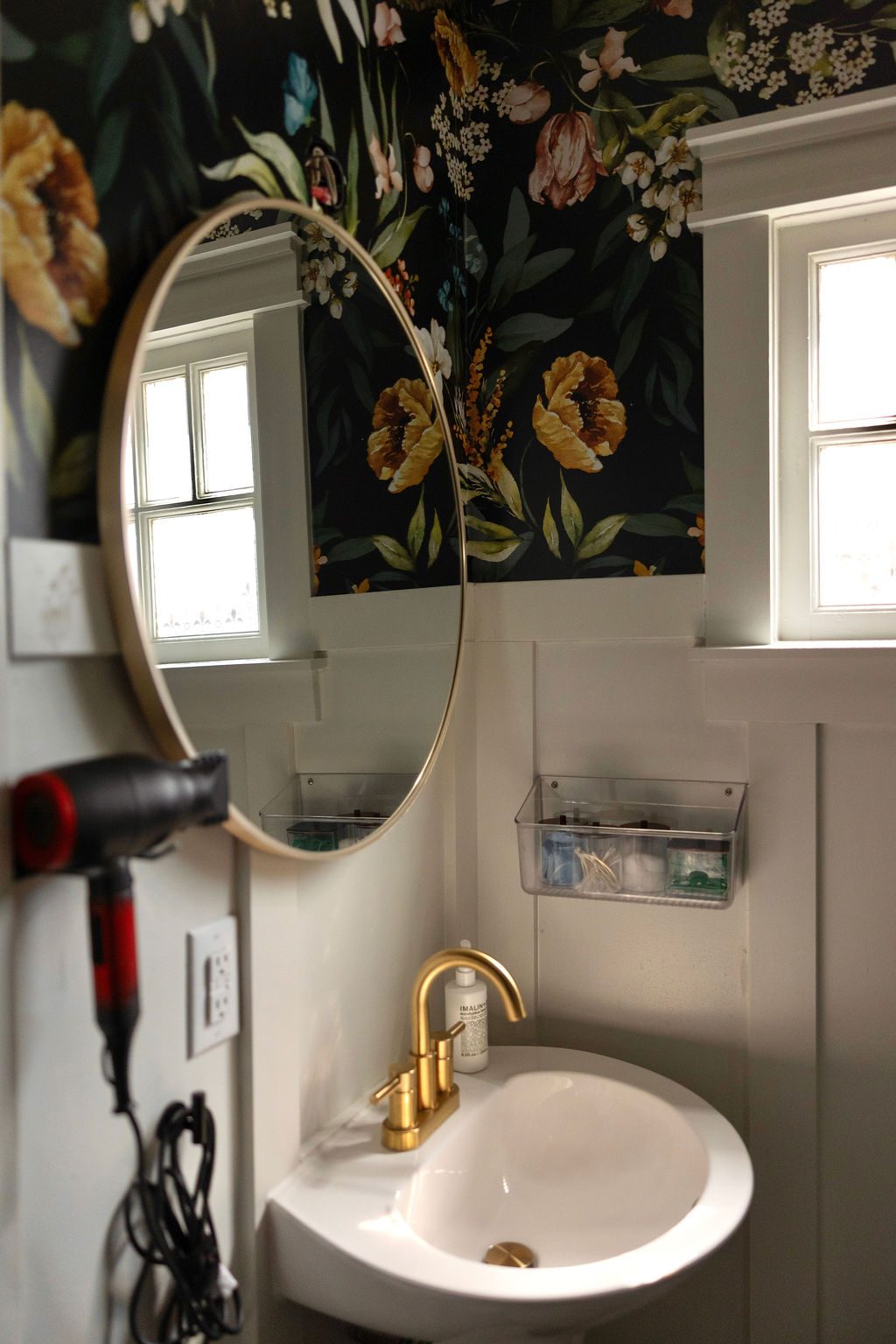 Floral wallpaper bath